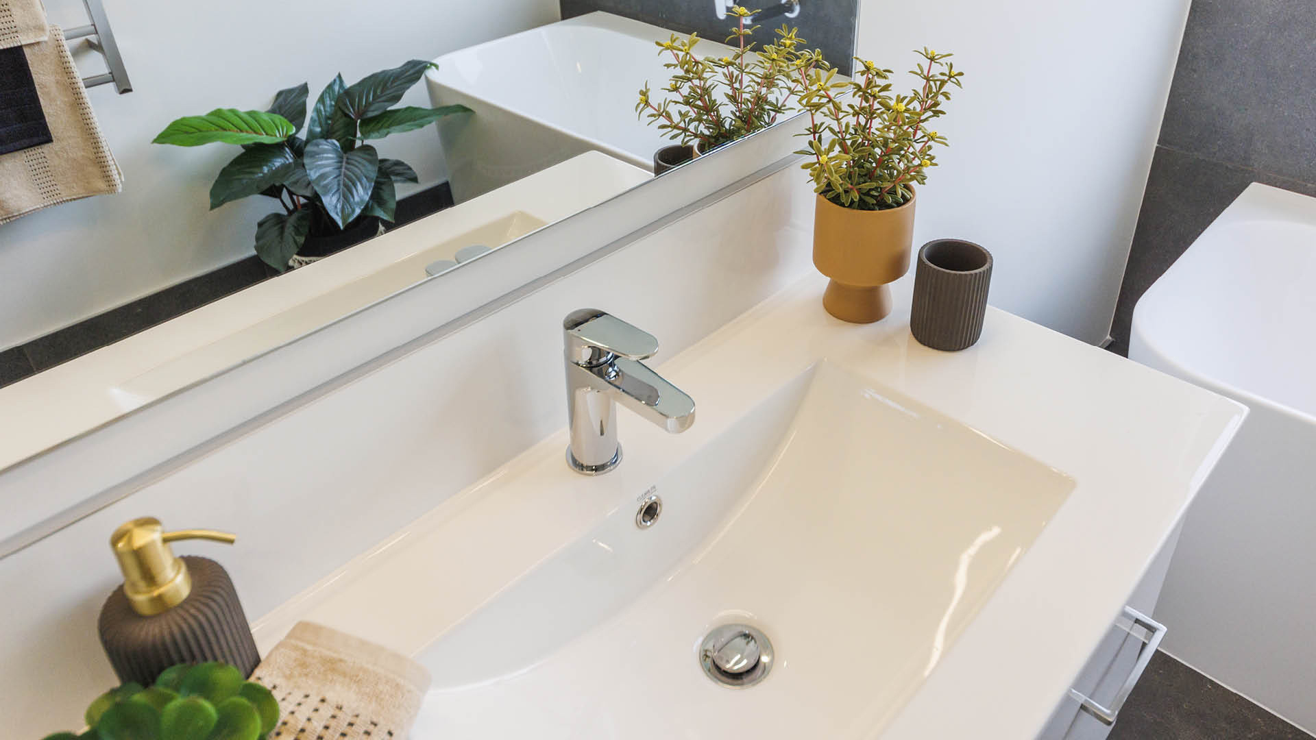 6-GJ-Napier-Express-White-Vanity(Clone)(Clone)