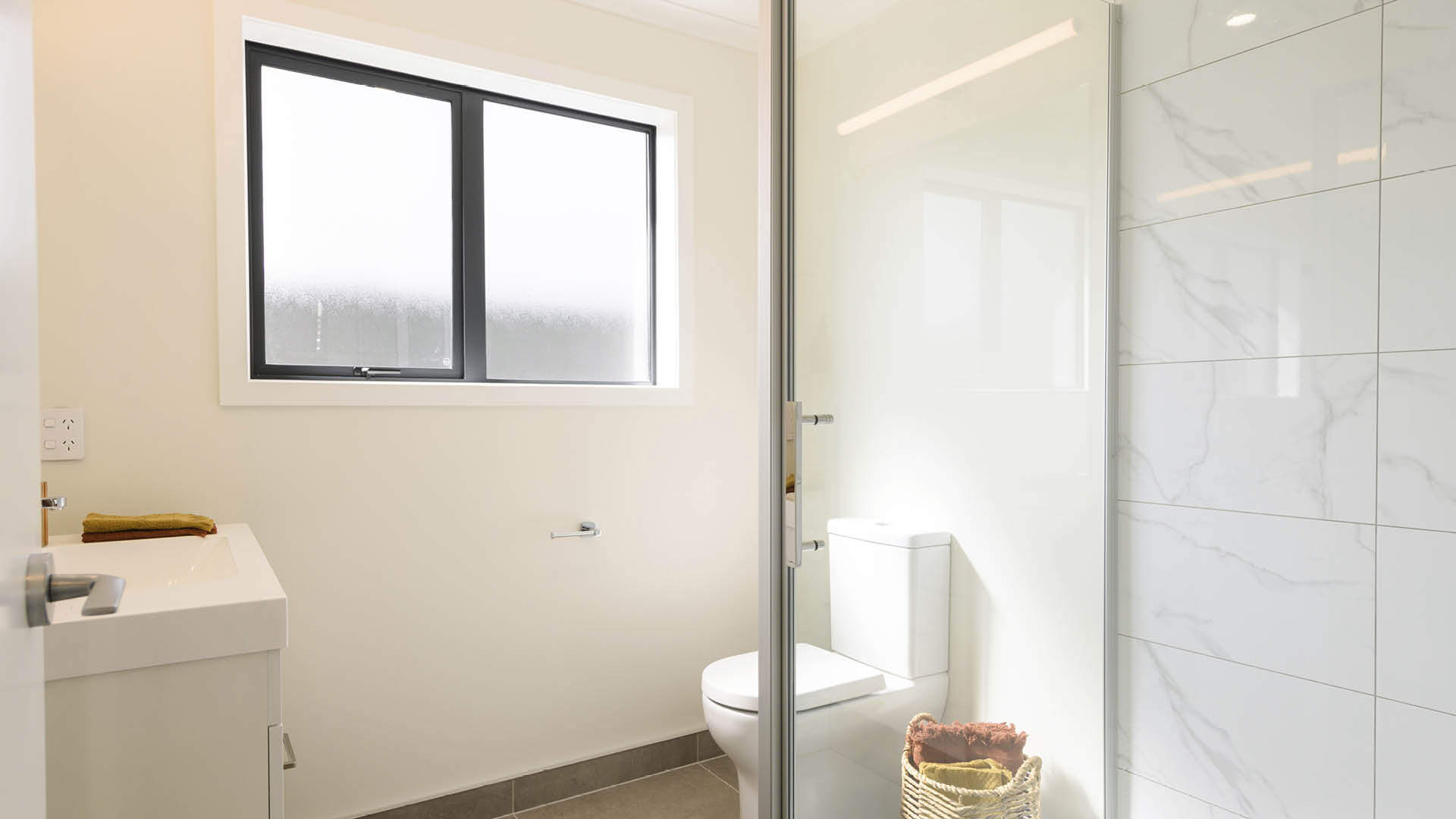9-GJ-Parker-Ensuite(Clone)
