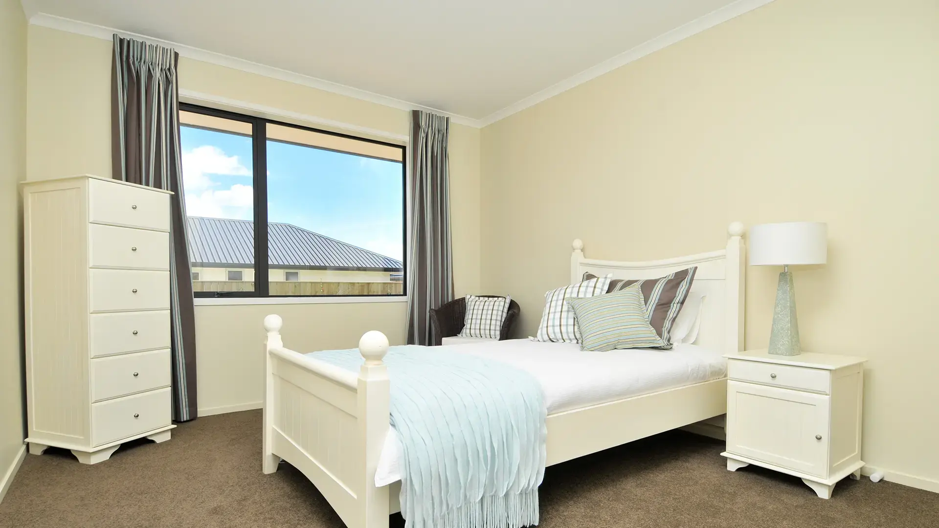 09-STI8386-3-Taranaki-Pl-Richmond-Bed2