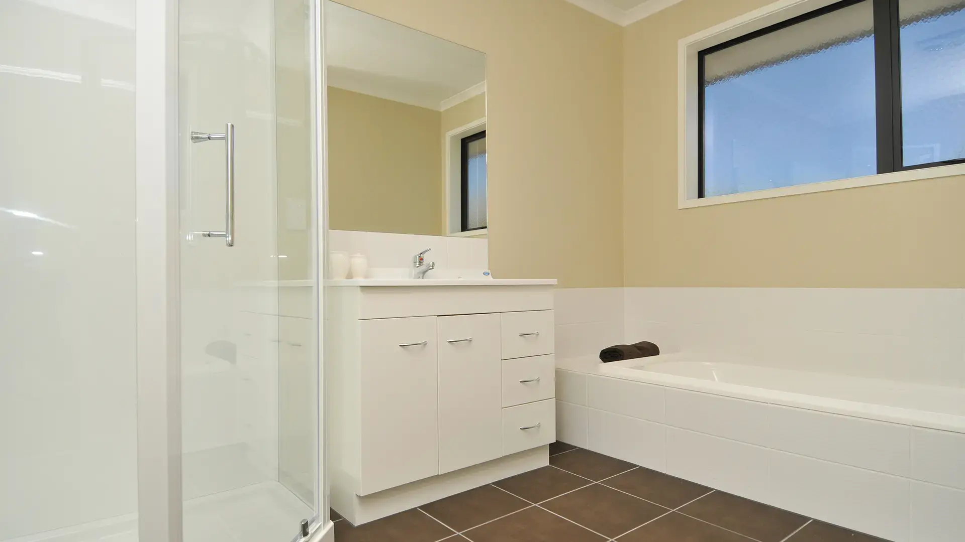 11-STI7711-3-Taranaki-Pl-Richmond-Bathroom2